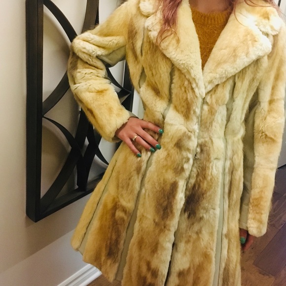 AUTHENTIC MUSCRAT AND LEATHER FUR COAT 🧥 - Picture 1 of 6